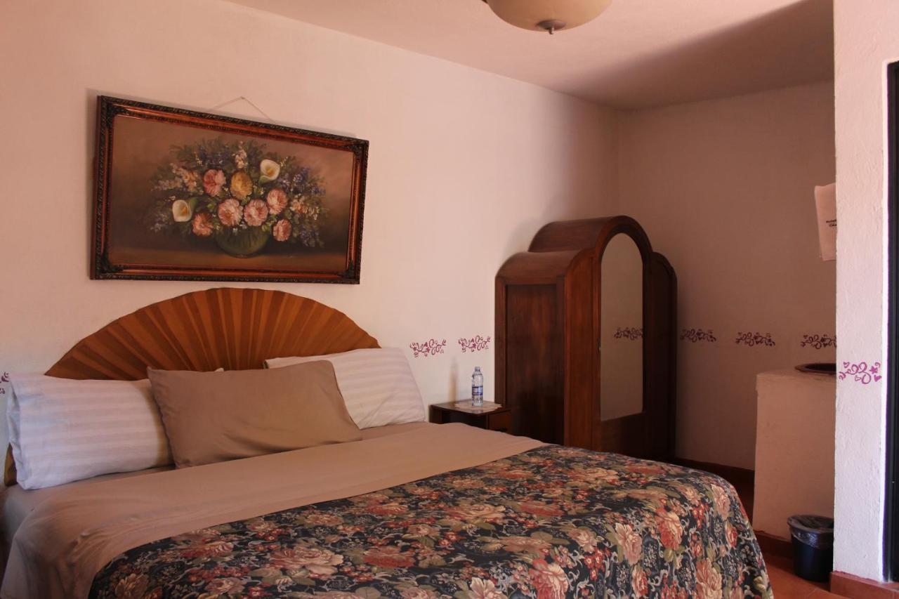 Hotel Posada Chamacuero Comonfort Exteriör bild
